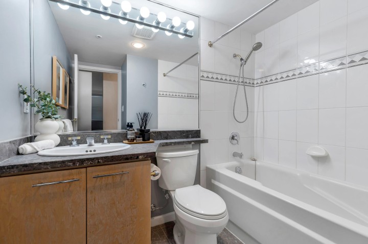 Photo 22 at 8A - 199 Drake Street, Yaletown, Vancouver West