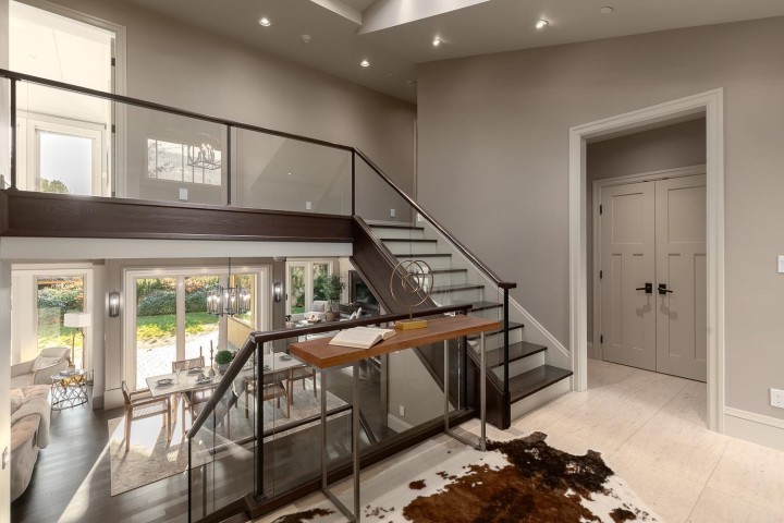 Photo 2 at 2566 Marine Drive, Dundarave, West Vancouver