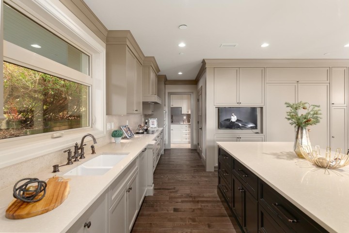 Photo 17 at 2566 Marine Drive, Dundarave, West Vancouver