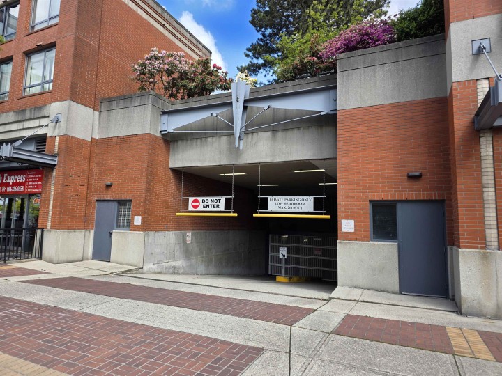 Photo 1 at 1233 Pacific Boulevard, Yaletown, Vancouver West
