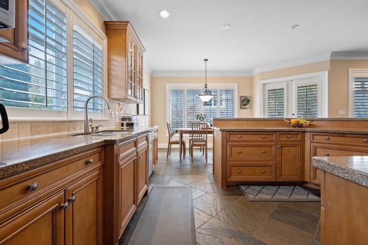 Photo 9 at 938 Kings Avenue, Sentinel Hill, West Vancouver