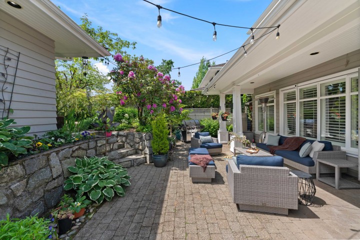 Photo 4 at 938 Kings Avenue, Sentinel Hill, West Vancouver