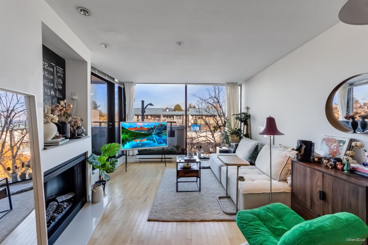 Photo 2 at 304 - 2525 Blenheim Street, Kitsilano, Vancouver West