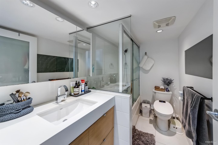 Photo 12 at 304 - 2525 Blenheim Street, Kitsilano, Vancouver West