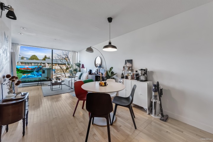 Photo 3 at 304 - 2525 Blenheim Street, Kitsilano, Vancouver West