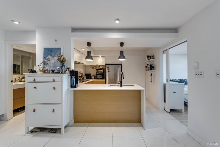 Photo 4 at 304 - 2525 Blenheim Street, Kitsilano, Vancouver West