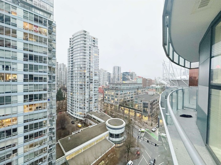 Photo 13 at 1505 - 89 Nelson Street, Yaletown, Vancouver West