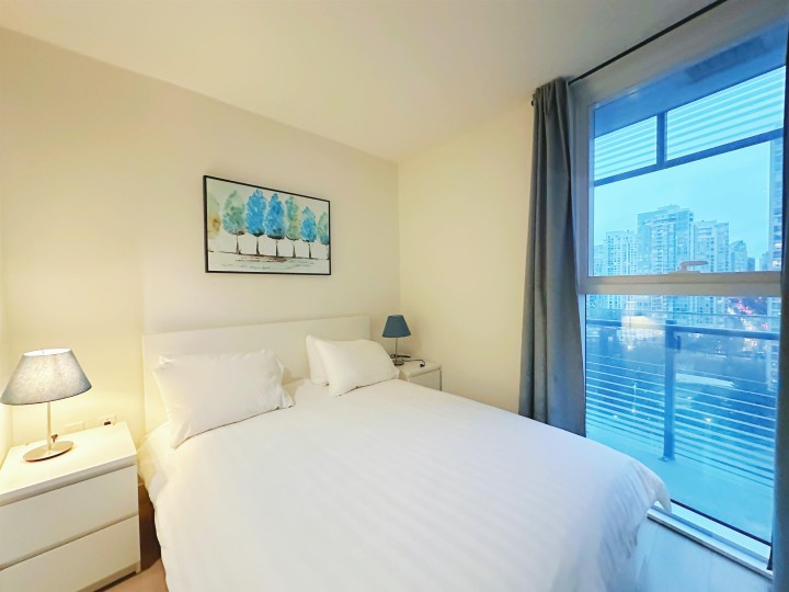 Photo 3 at 1505 - 89 Nelson Street, Yaletown, Vancouver West