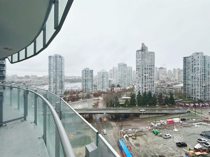 Photo 14 at 1505 - 89 Nelson Street, Yaletown, Vancouver West