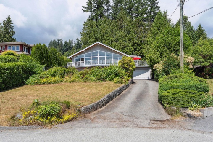 Photo 2 at 1725 Rosebery Avenue, Queens, West Vancouver