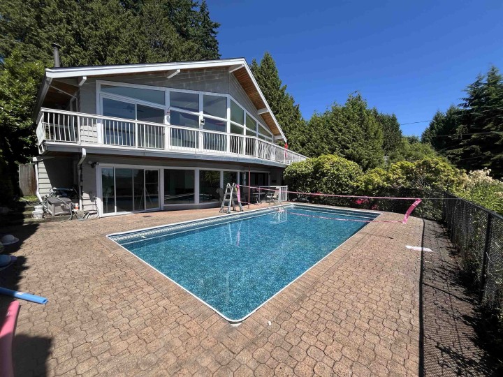 Photo 3 at 1725 Rosebery Avenue, Queens, West Vancouver