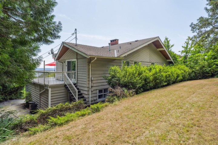 Photo 32 at 1725 Rosebery Avenue, Queens, West Vancouver