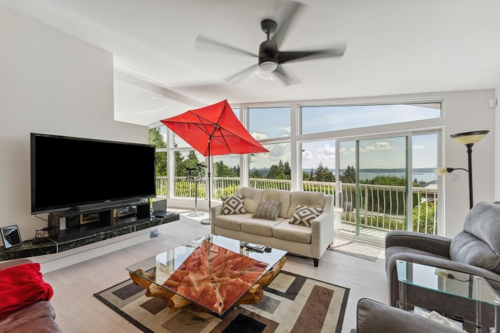 Photo 5 at 1725 Rosebery Avenue, Queens, West Vancouver