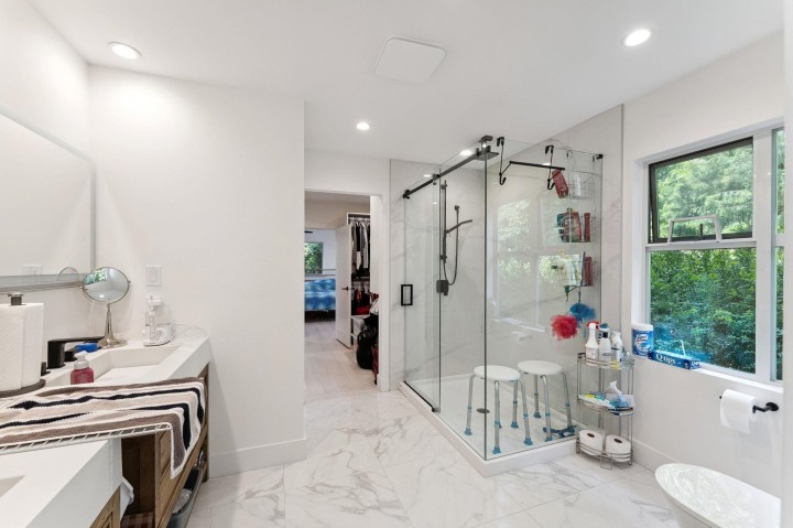 Photo 20 at 1725 Rosebery Avenue, Queens, West Vancouver