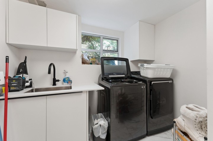 Photo 30 at 1725 Rosebery Avenue, Queens, West Vancouver