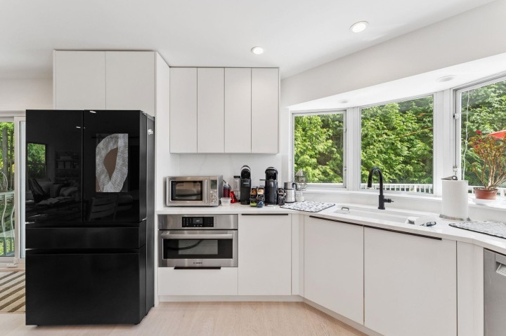 Photo 11 at 1725 Rosebery Avenue, Queens, West Vancouver