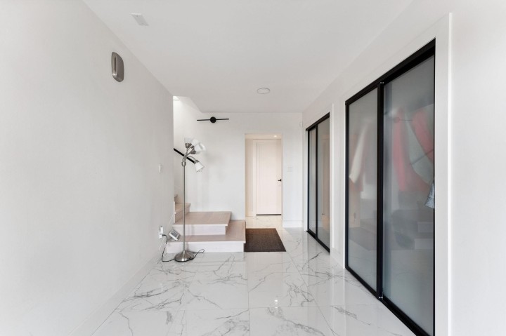 Photo 4 at 1725 Rosebery Avenue, Queens, West Vancouver