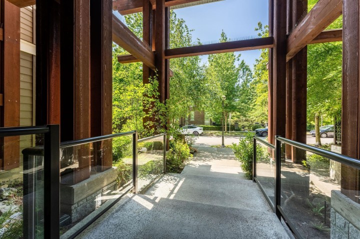 Photo 3 at 406 - 6328 Larkin Drive, University VW, Vancouver West