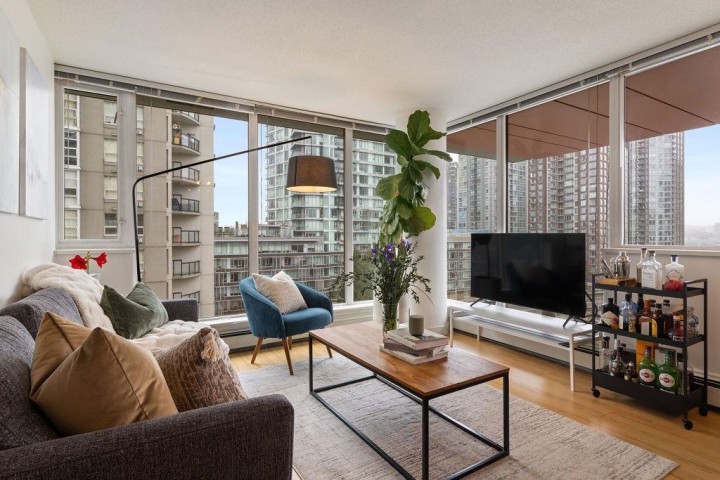 Photo 1 at 609 - 1325 Rolston Street, Downtown VW, Vancouver West