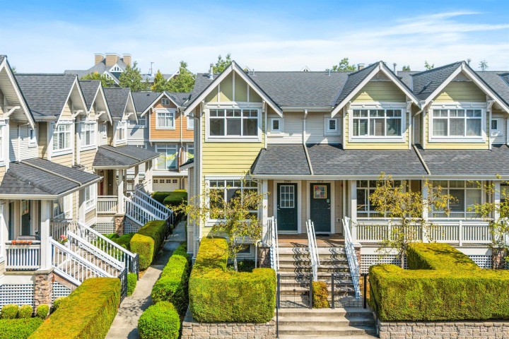 Photo 1 at 3265 Clermont Mews, Champlain Heights, Vancouver East