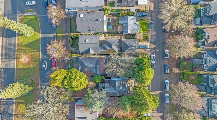 Photo 2 at 3694 W 16th Avenue, Dunbar, Vancouver West