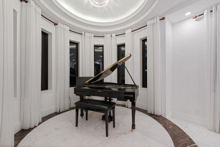 Photo 13 at 558 Glenross Road, Glenmore, West Vancouver