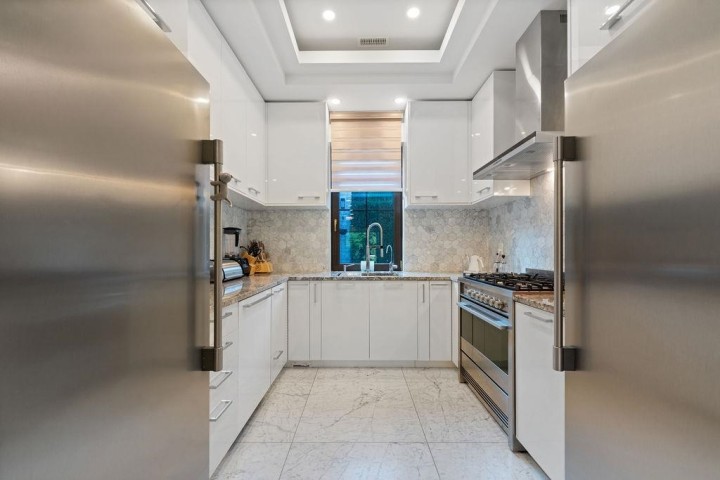 Photo 17 at 558 Glenross Road, Glenmore, West Vancouver