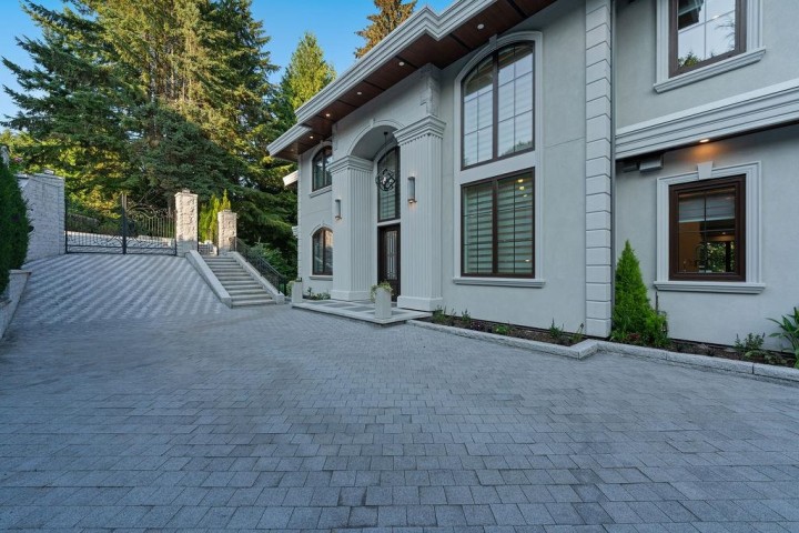 Photo 4 at 558 Glenross Road, Glenmore, West Vancouver