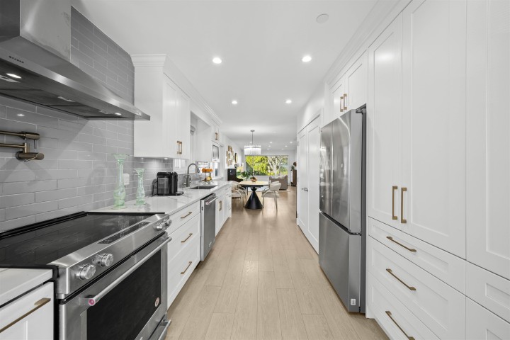 Photo 13 at 870 W 59th Avenue, Marpole, Vancouver West