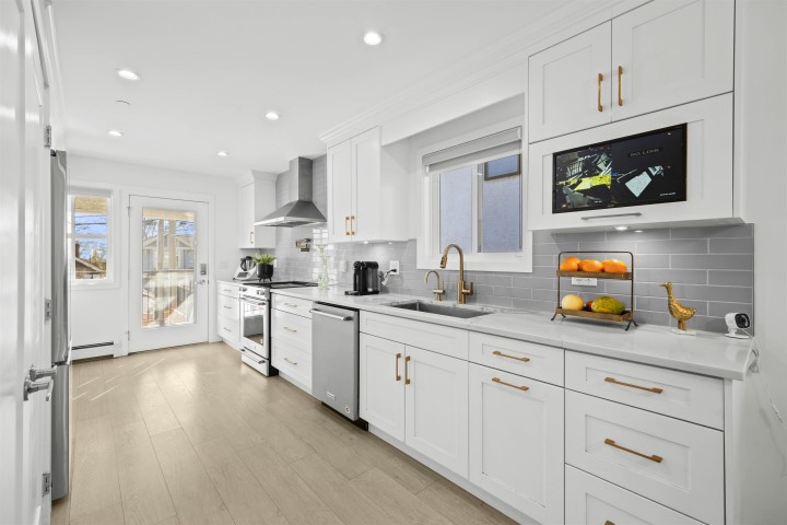 Photo 11 at 870 W 59th Avenue, Marpole, Vancouver West