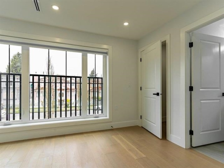 Photo 12 at 5092 Clarendon Street, Collingwood VE, Vancouver East