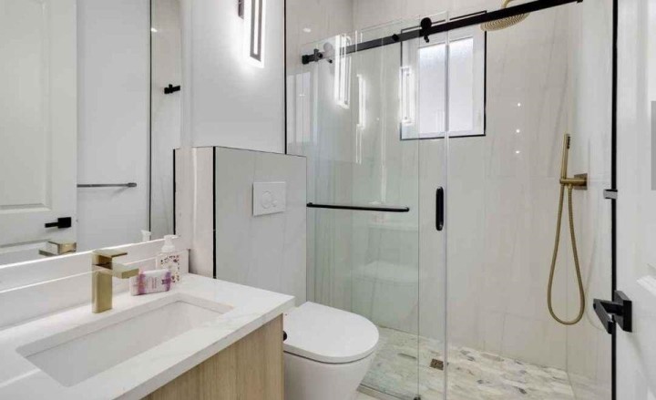 Photo 7 at 5092 Clarendon Street, Collingwood VE, Vancouver East