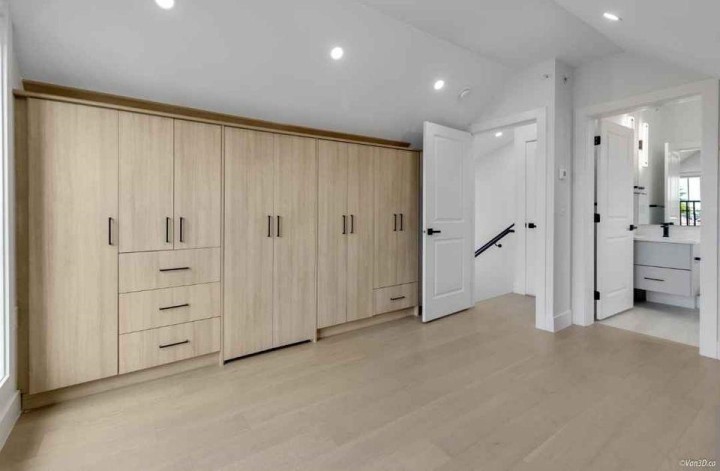 Photo 9 at 5092 Clarendon Street, Collingwood VE, Vancouver East