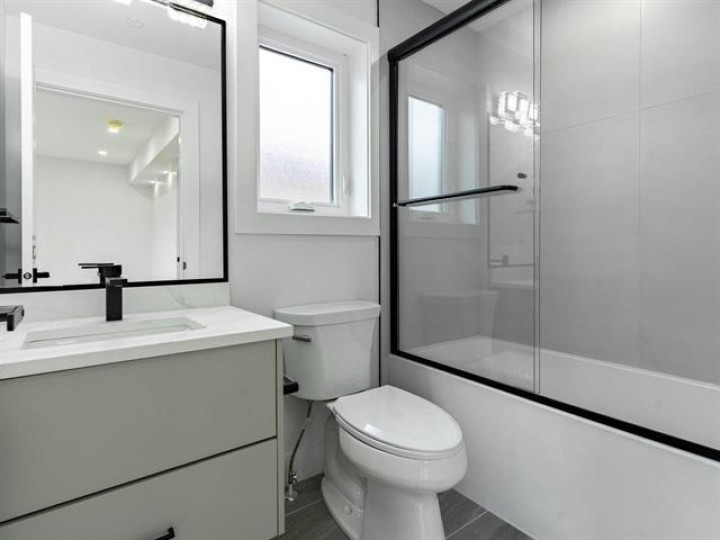 Photo 14 at 5092 Clarendon Street, Collingwood VE, Vancouver East