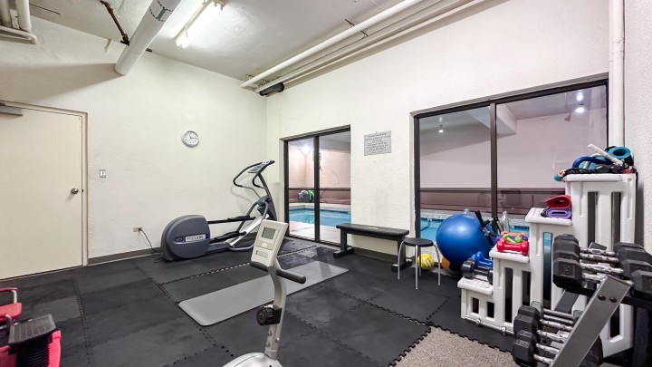 Photo 23 at 605 - 555 13th Street, Ambleside, West Vancouver