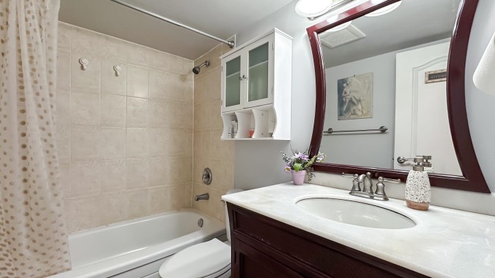 Photo 16 at 605 - 555 13th Street, Ambleside, West Vancouver