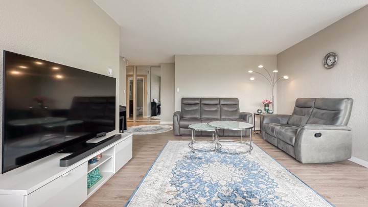 Photo 5 at 605 - 555 13th Street, Ambleside, West Vancouver