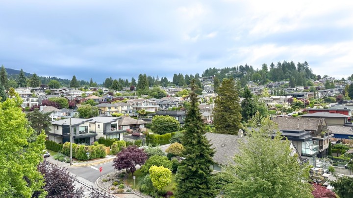 Photo 19 at 605 - 555 13th Street, Ambleside, West Vancouver