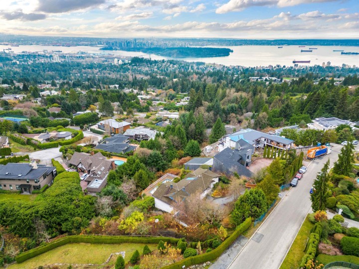 Photo 17 at 1318 Crestwell Road, Chartwell, West Vancouver