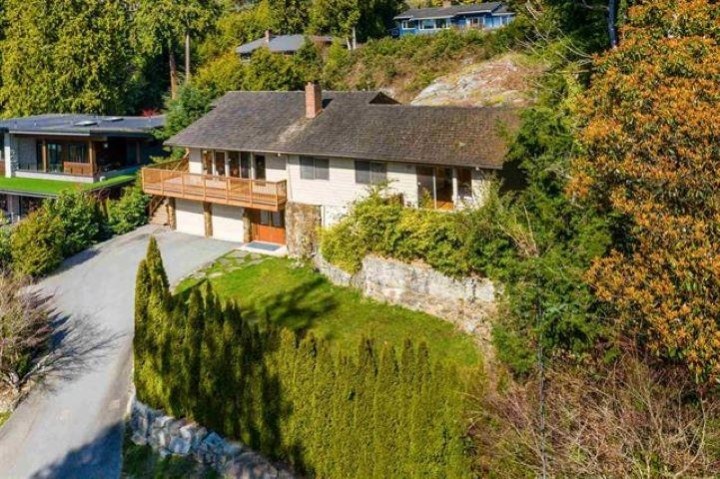 Photo 5 at 3895 Southridge Avenue, Bayridge, West Vancouver