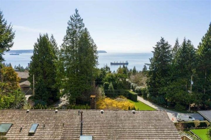 Photo 9 at 3895 Southridge Avenue, Bayridge, West Vancouver