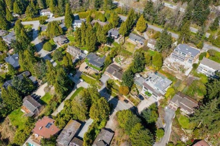 Photo 4 at 3895 Southridge Avenue, Bayridge, West Vancouver