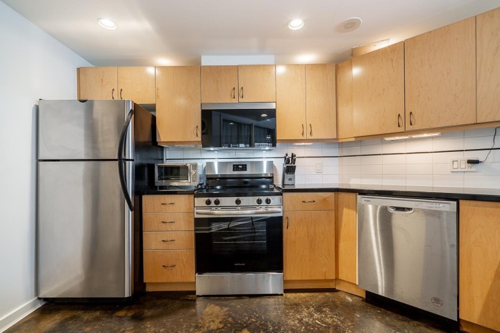 Photo 12 at 917 Station Street, Strathcona, Vancouver East