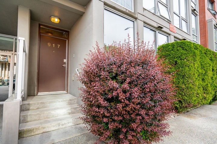 Photo 3 at 917 Station Street, Strathcona, Vancouver East