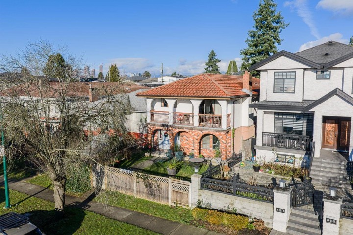 Photo 9 at 557 E 58th Avenue, South Vancouver, Vancouver East