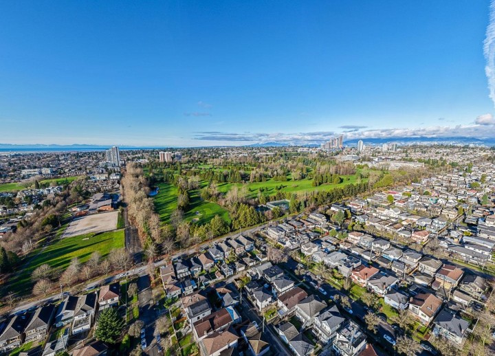 Photo 15 at 557 E 58th Avenue, South Vancouver, Vancouver East