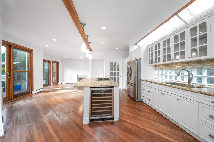 Photo 2 at 992 3rd Street, Cedardale, West Vancouver