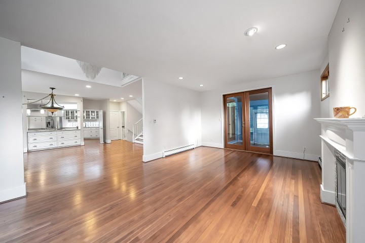Photo 6 at 992 3rd Street, Cedardale, West Vancouver