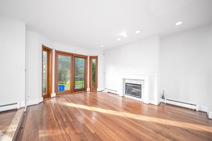 Photo 17 at 992 3rd Street, Cedardale, West Vancouver