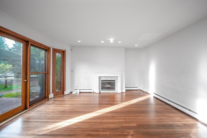 Photo 16 at 992 3rd Street, Cedardale, West Vancouver